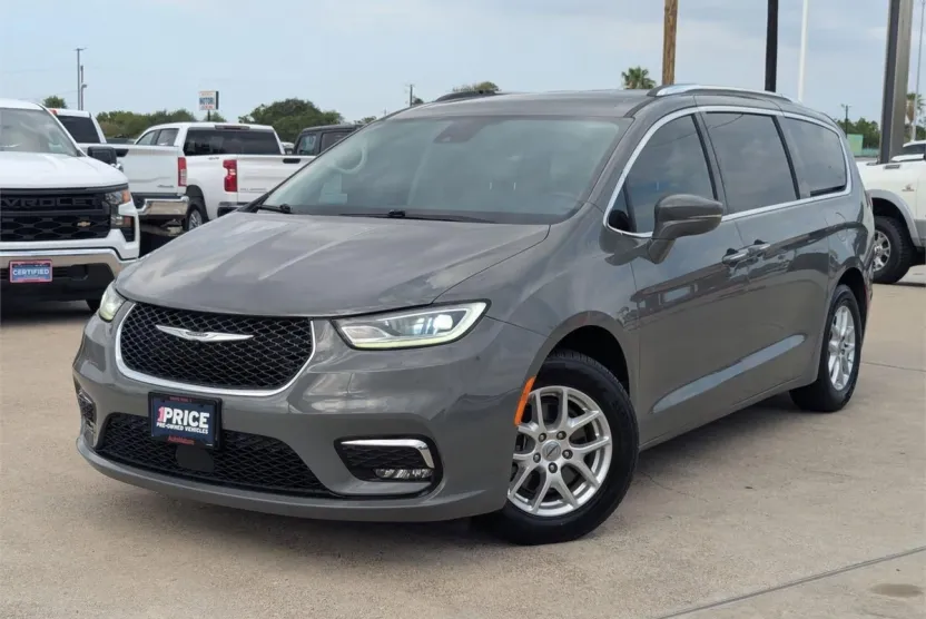 2021 Chrysler Pacifica Touring L photo 1