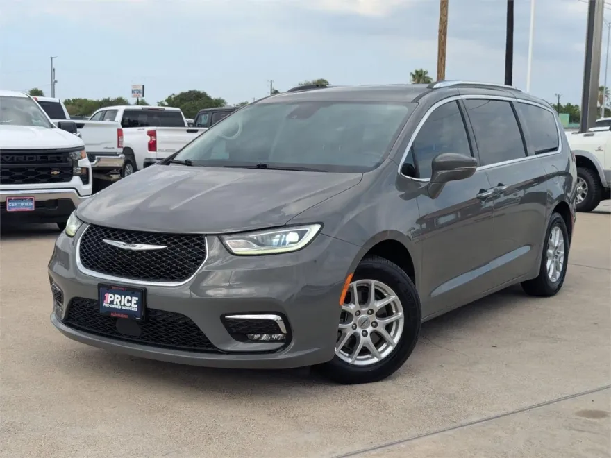 2021 Chrysler Pacifica Touring L photo 1