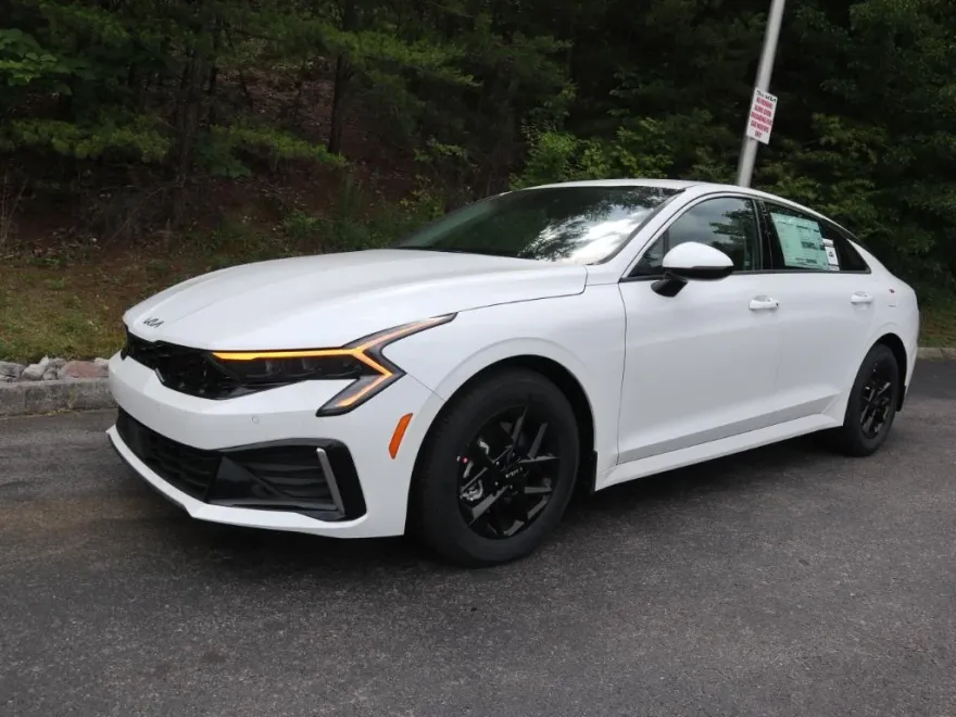 2025 Kia K5 LXS photo 1