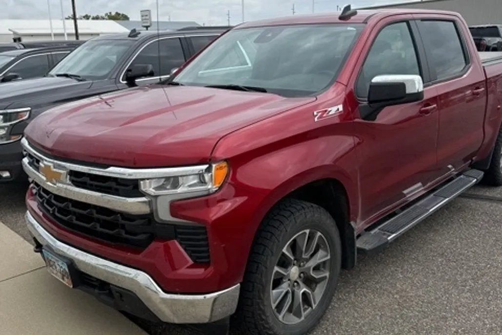 2024 Chevrolet Silverado 1500 LT photo 1