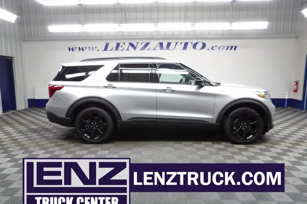 2024 Ford Explorer ST-Line photo 1