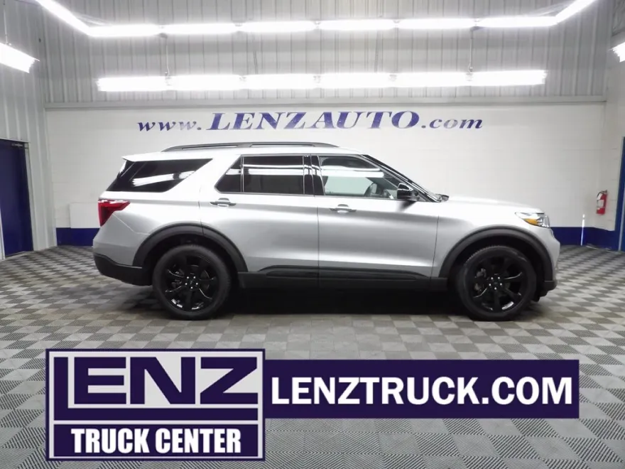 2024 Ford Explorer ST-Line photo 1