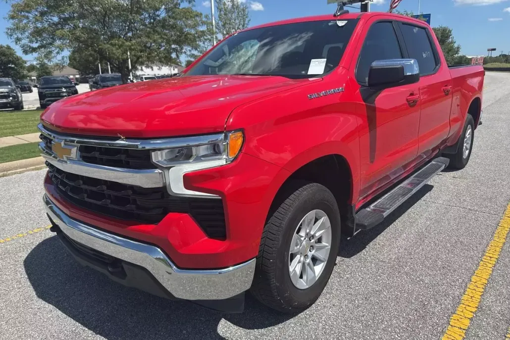 2023 Chevrolet Silverado 1500 LT photo 1