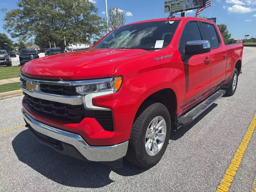 2023 Chevrolet Silverado 1500 LT photo 1