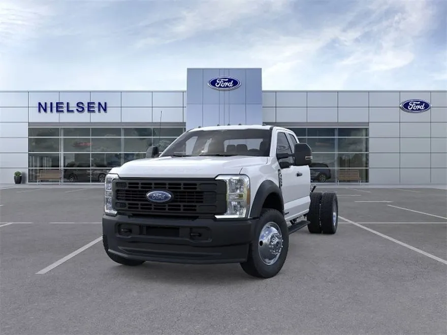 2025 Ford F-550 photo 1
