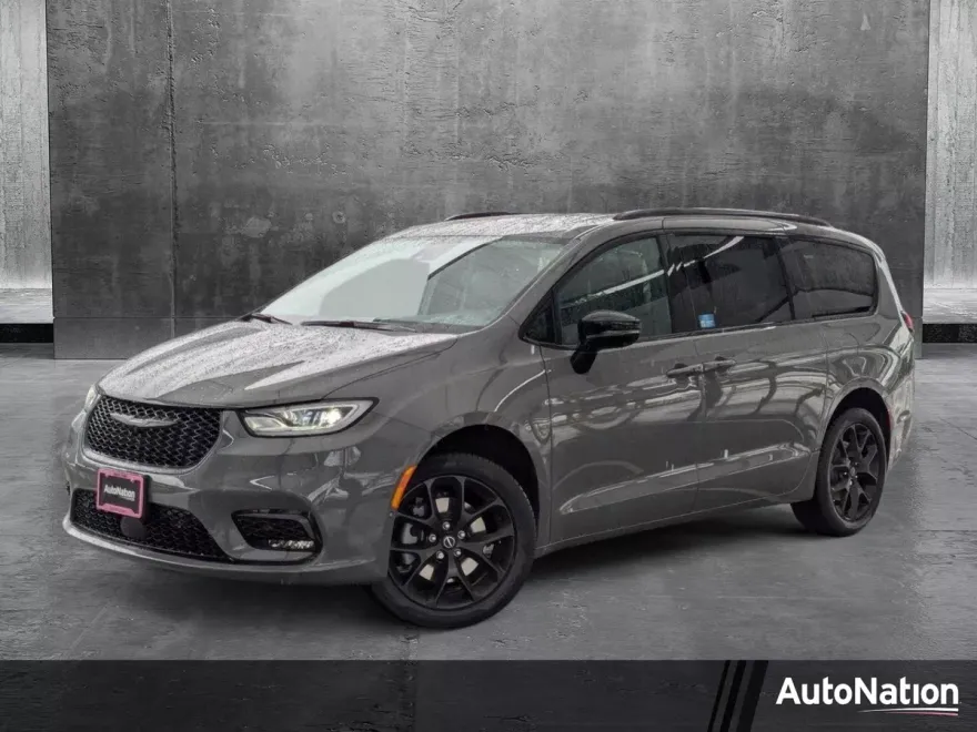 2025 Chrysler Pacifica Limited photo 1