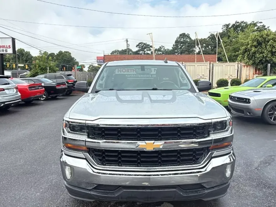 2017 Chevrolet Silverado 1500 LT photo 1