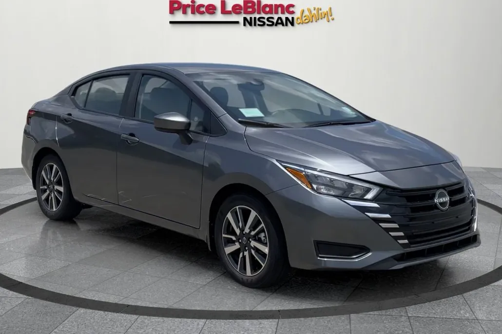 2025 Nissan Versa SV photo 1