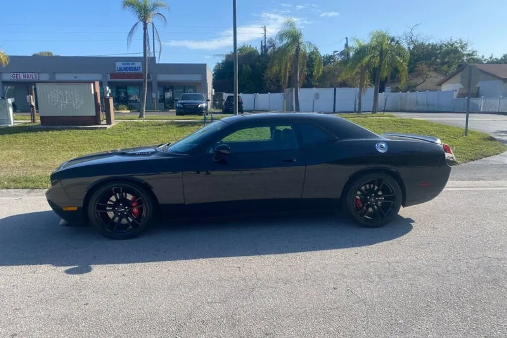 2009 Dodge Challenger SRT8 photo 1