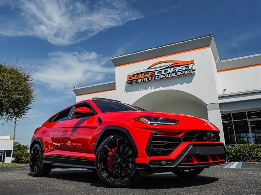 2019 Lamborghini Urus photo 1