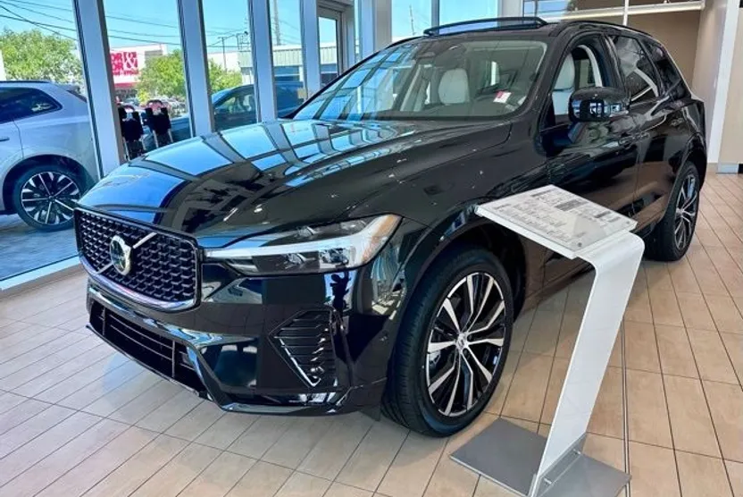 2025 Volvo XC60 B5 Plus photo 1