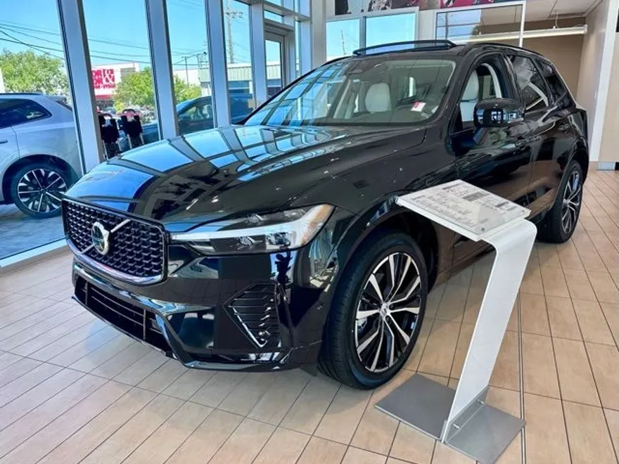 2025 Volvo XC60 B5 Plus photo 1