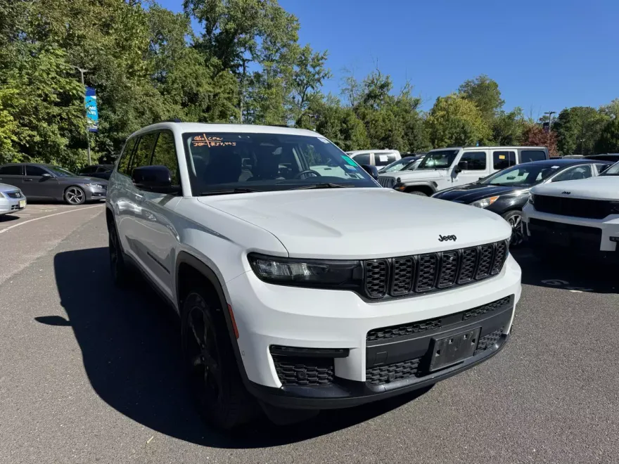 2022 Jeep Grand Cherokee Limited photo 1