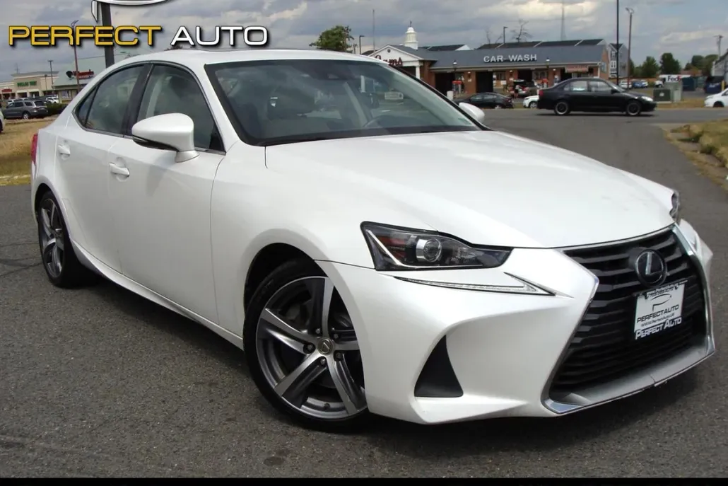2017 Lexus IS 300 AWD photo 1