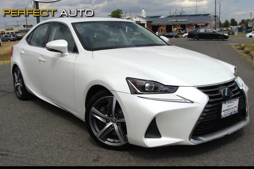 2017 Lexus IS 300 AWD photo 1