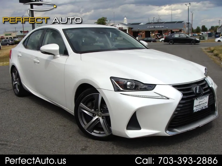 2017 Lexus IS 300 AWD photo 1