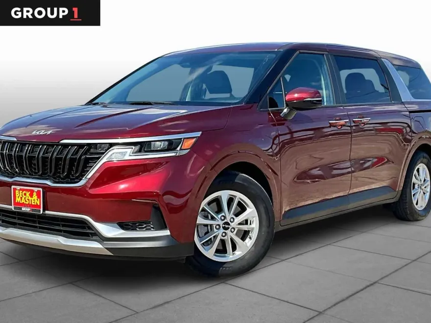 2023 Kia Carnival LX photo 1