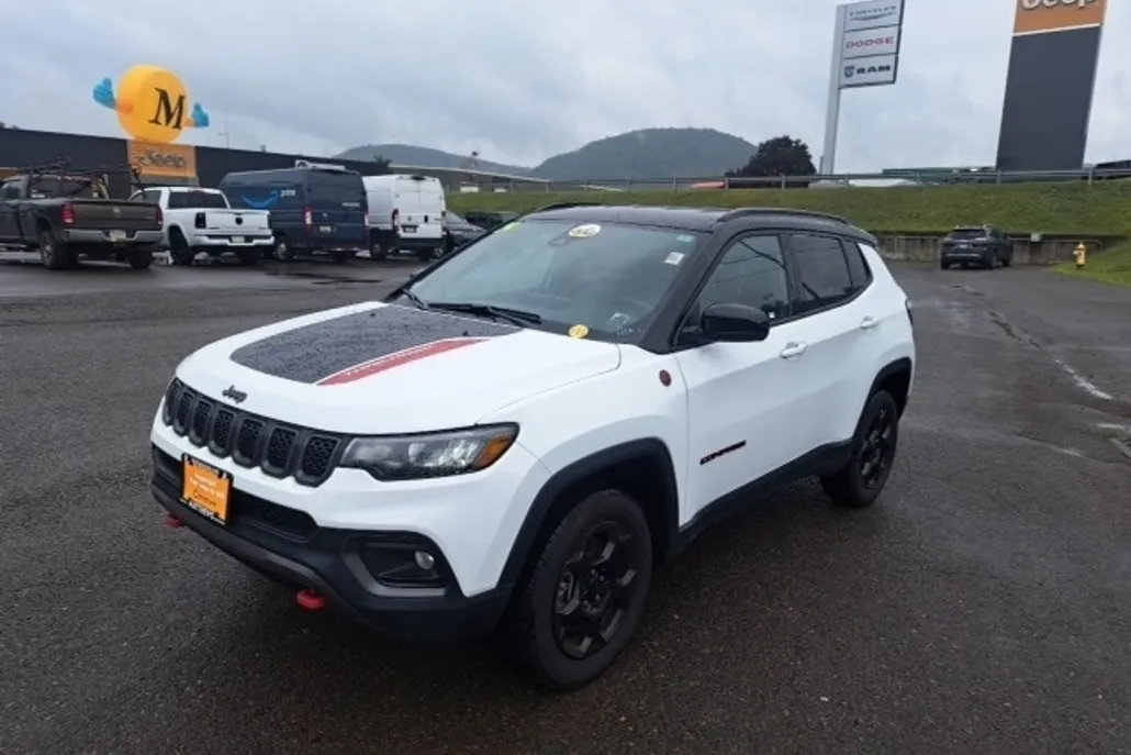 2024 Jeep Compass Trailhawk photo 1