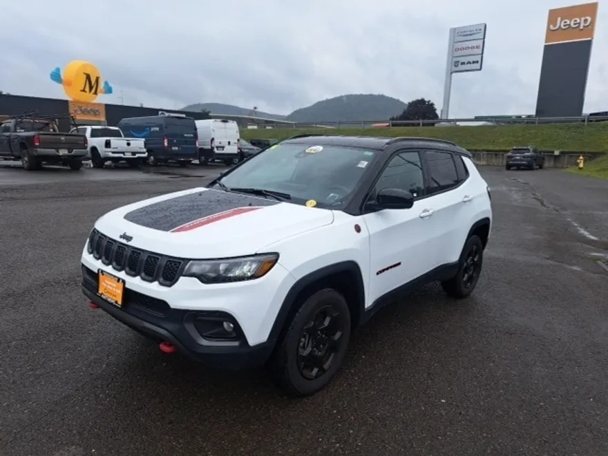 2024 Jeep Compass Trailhawk photo 1
