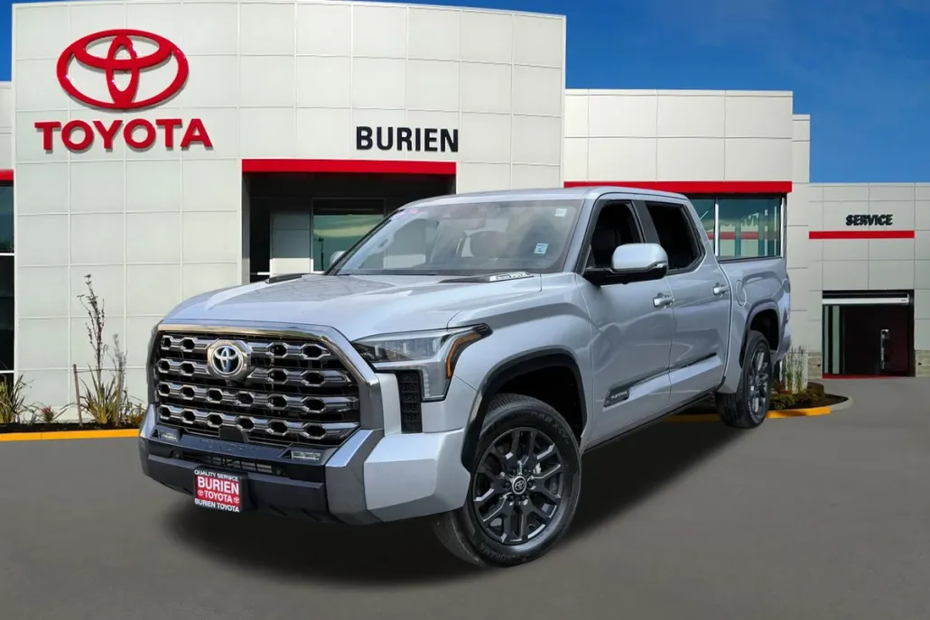 2024 Toyota Tundra Platinum CrewMax photo 1