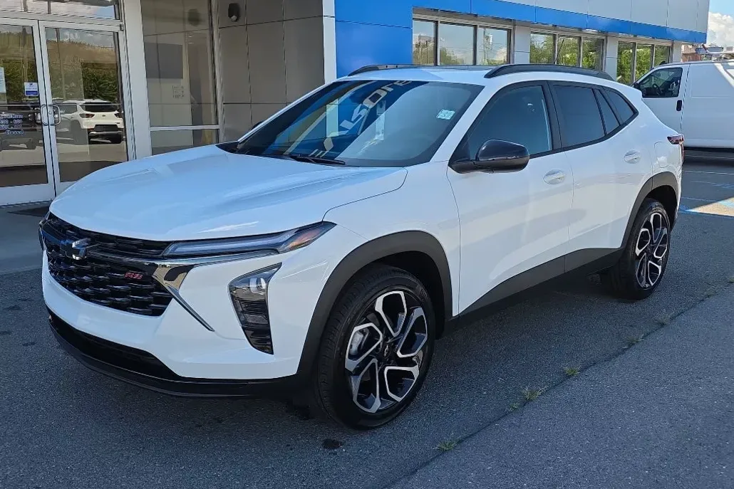2025 Chevrolet Trax photo 1