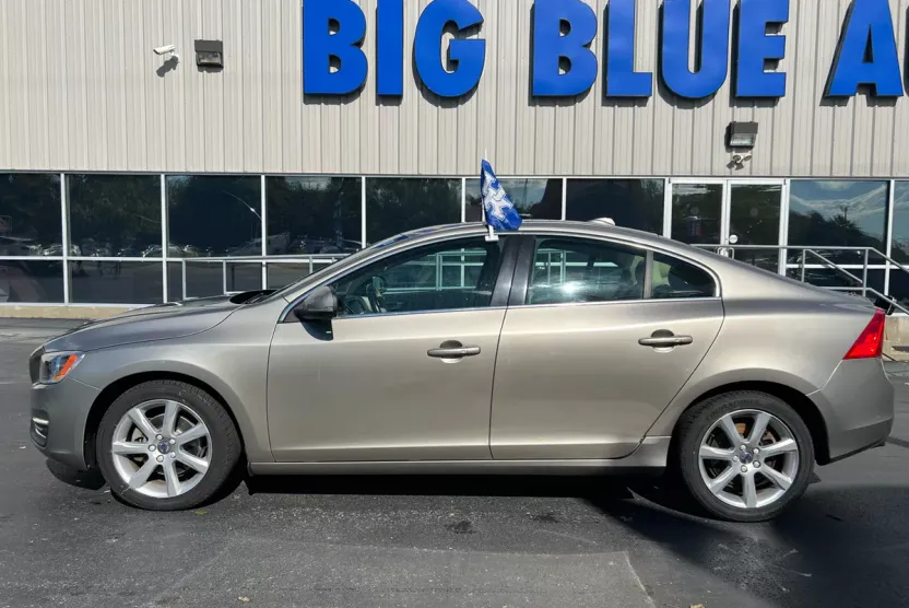2016 Volvo S60 Drive-E Premier photo 1