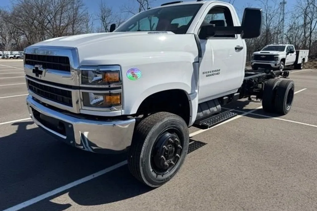 2024 Chevrolet Silverado 5500HD Work Truck photo 1