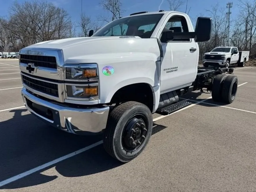 2024 Chevrolet Silverado 5500HD Work Truck photo 1