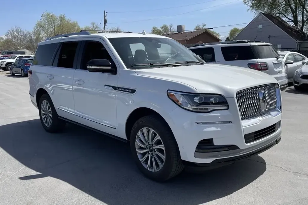 2022 Lincoln Navigator Standard photo 1