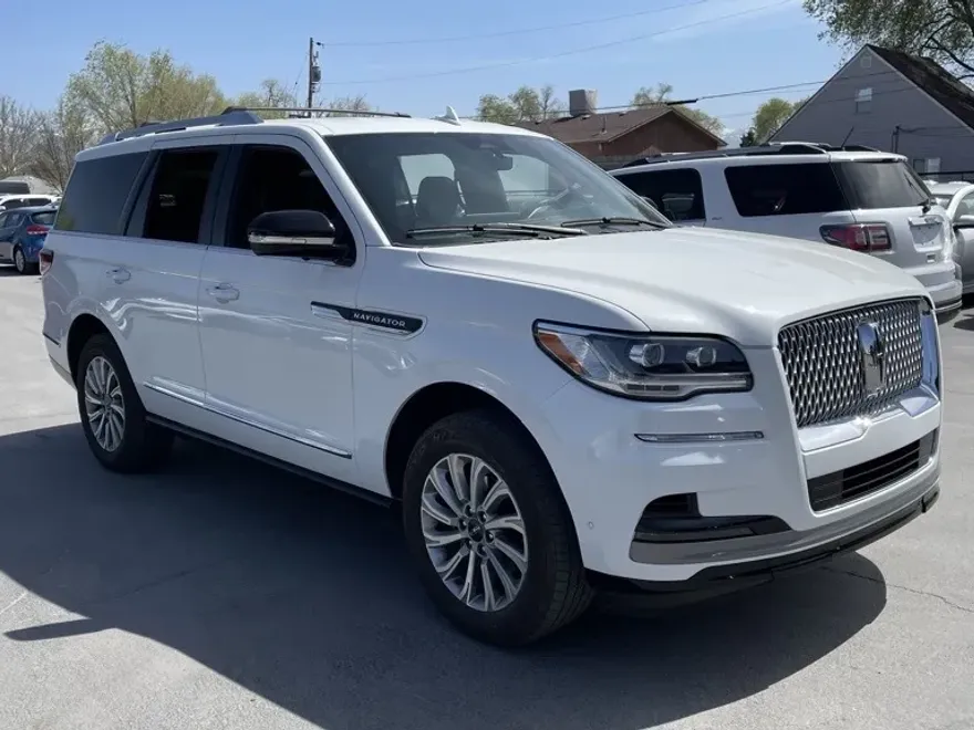 2022 Lincoln Navigator Standard photo 1