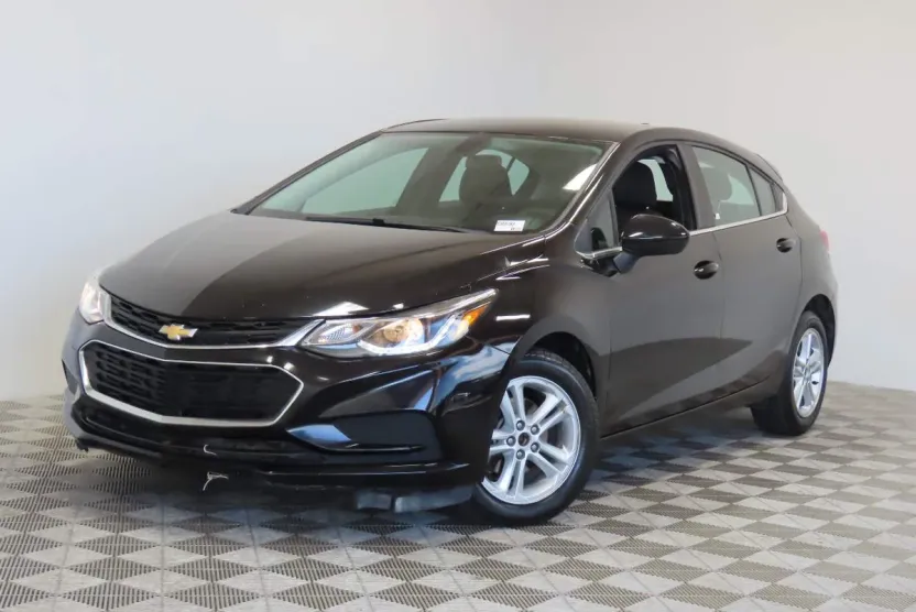 2018 Chevrolet Cruze LT photo 1