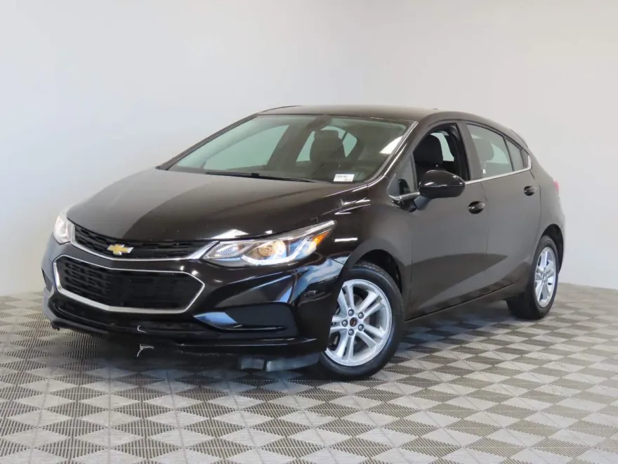 2018 Chevrolet Cruze LT photo 1
