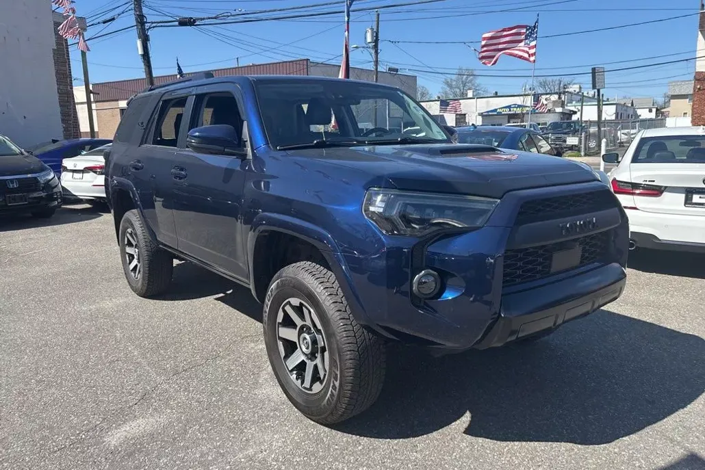2022 Toyota 4Runner TRD Off-Road Premium photo 1