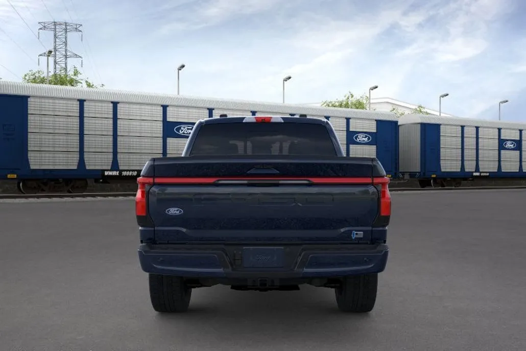 2025 Ford F-150 Lightning Lariat photo 1
