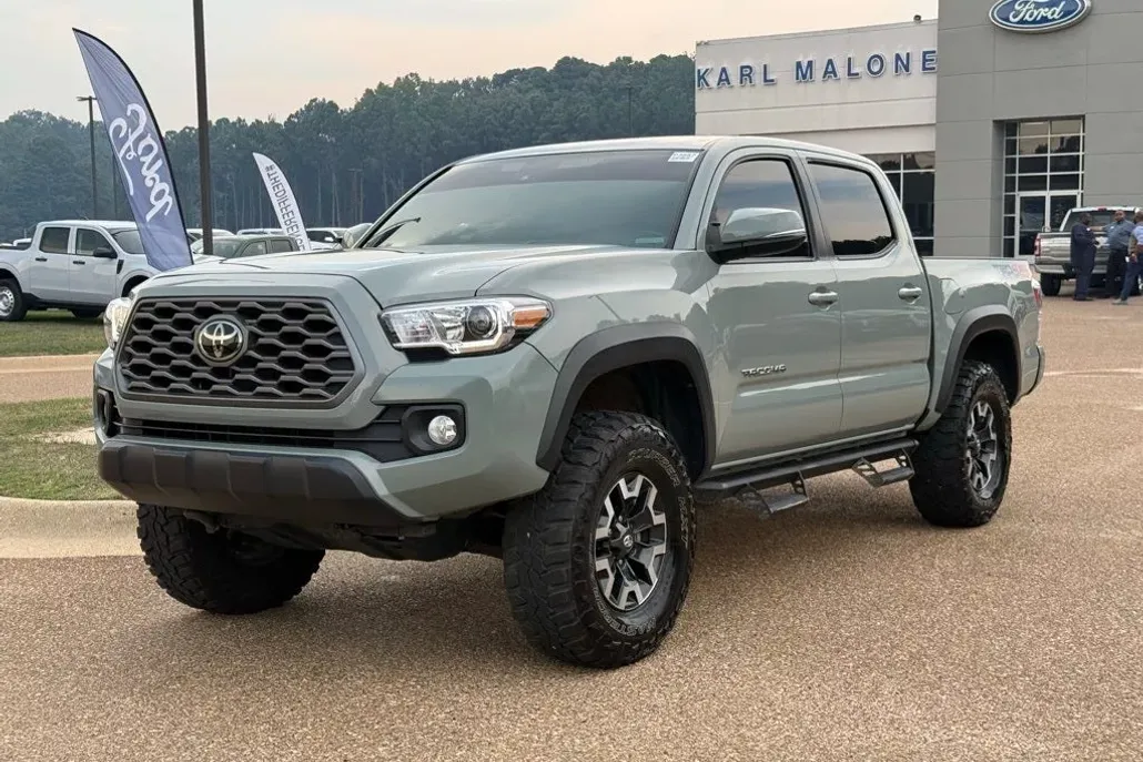 2023 Toyota Tacoma TRD Off-Road V6 photo 1