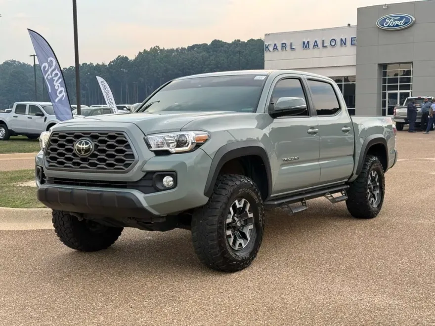 2023 Toyota Tacoma TRD Off-Road V6 photo 1
