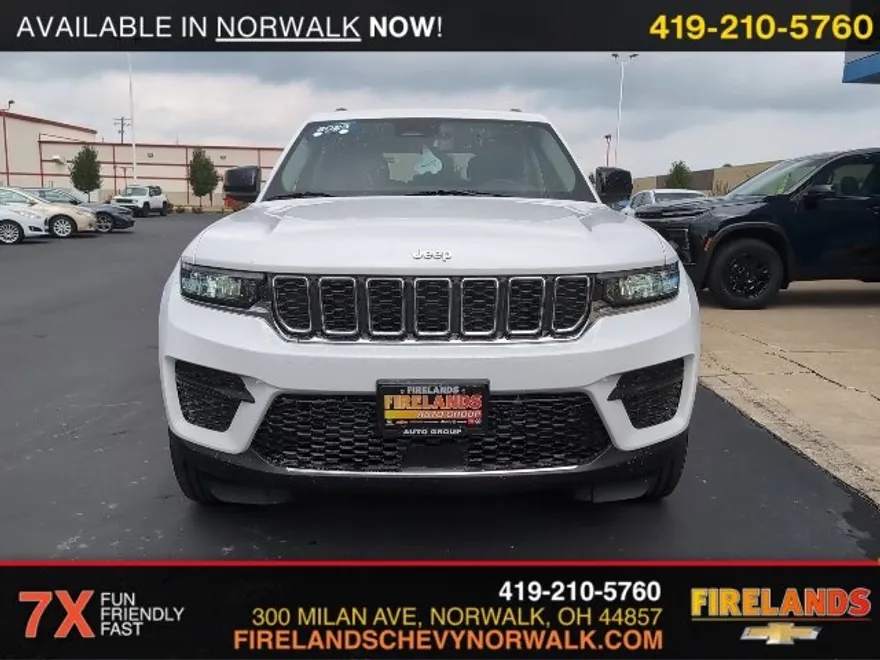 2023 Jeep Grand Cherokee Laredo photo 1