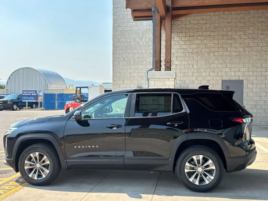 2026 Chevrolet Equinox LT photo 1