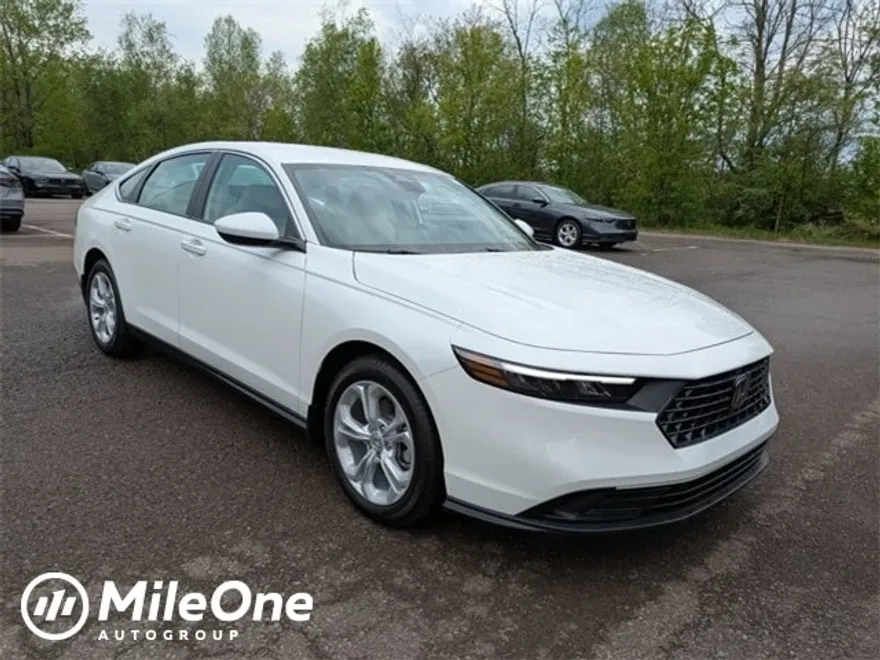 2025 Honda Accord LX photo 1