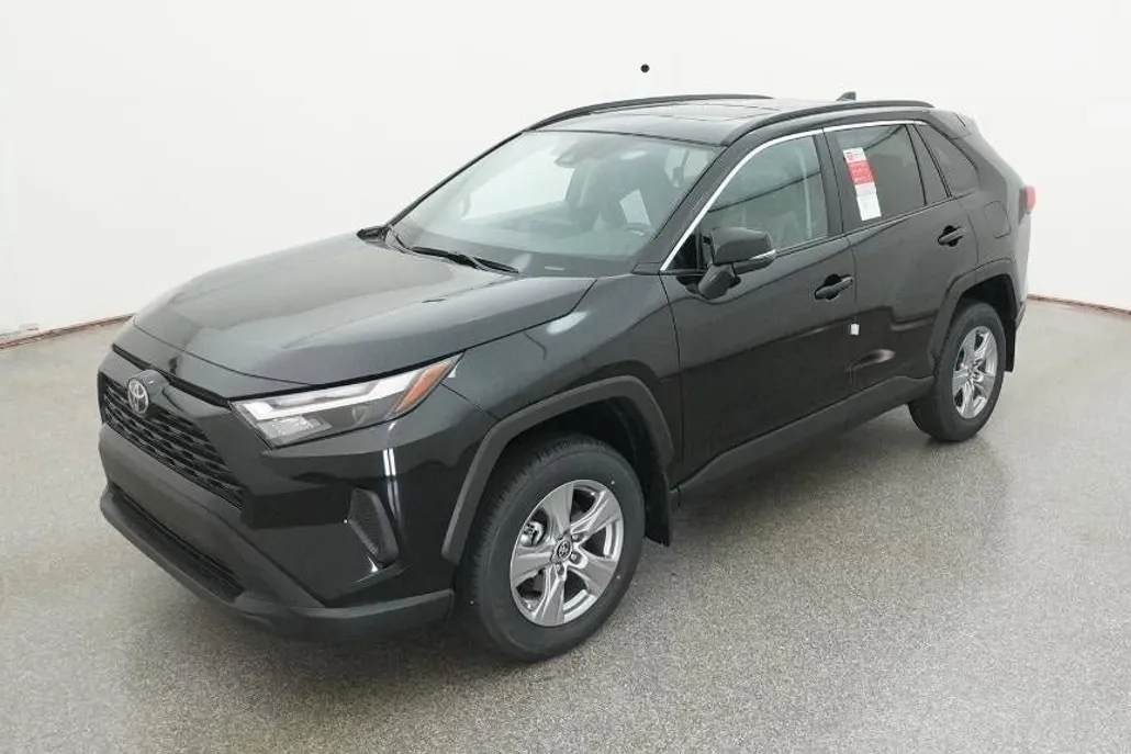 2025 Toyota RAV4 XLE photo 1