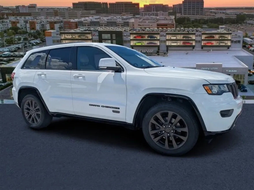 2016 Jeep Grand Cherokee Limited photo 1