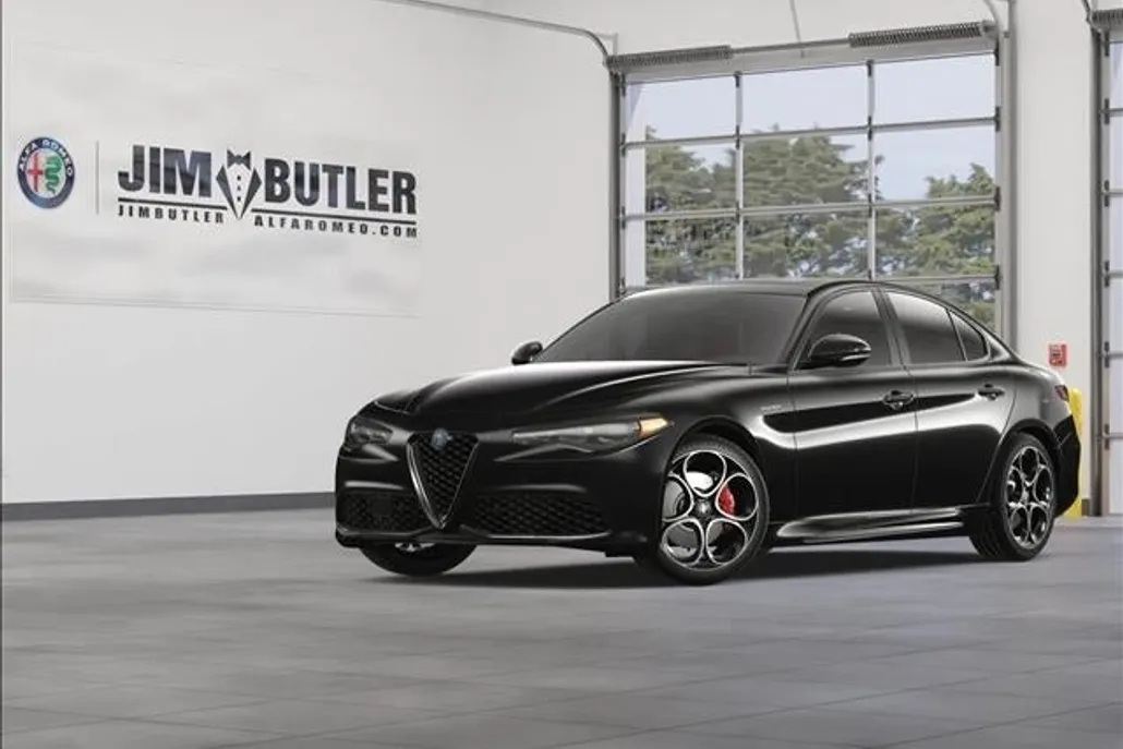 2025 Alfa Romeo Giulia Base photo 1