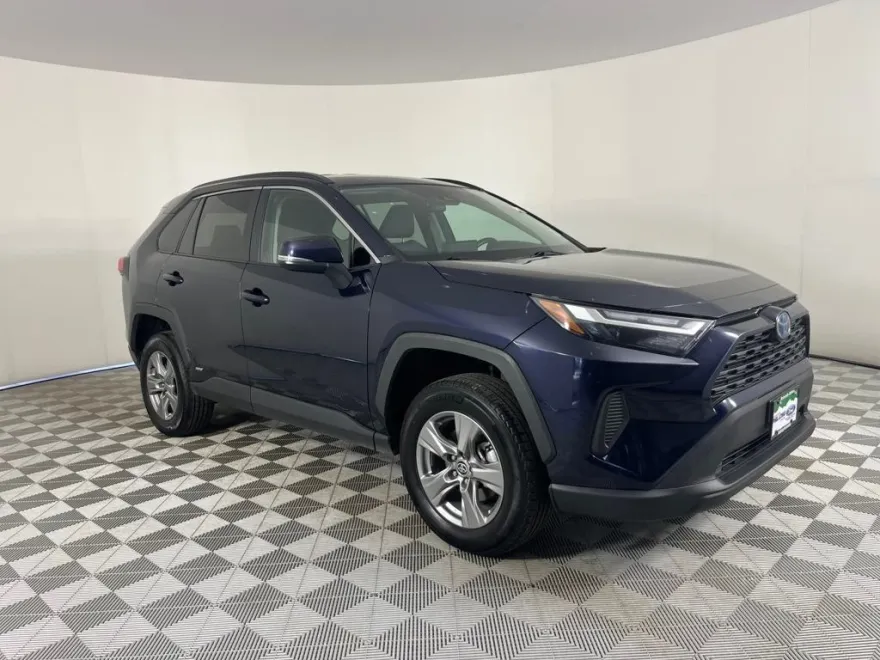 2024 Toyota RAV4 Hybrid XLE photo 1