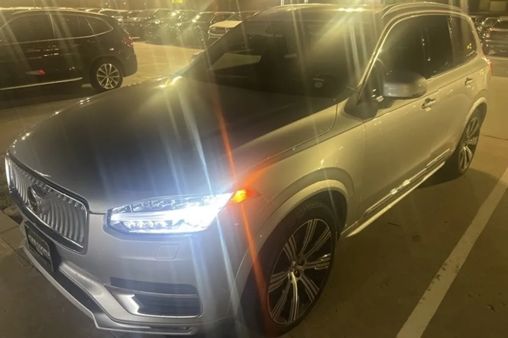 2022 Volvo XC90 T6 Inscription photo 1