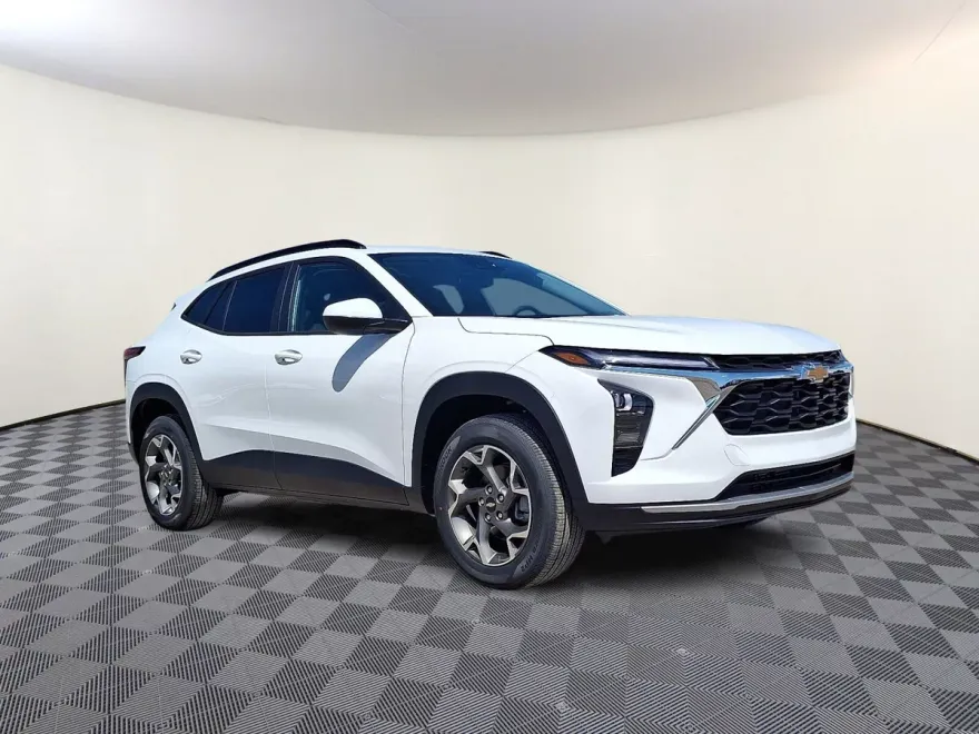 2025 Chevrolet Trax LT photo 1
