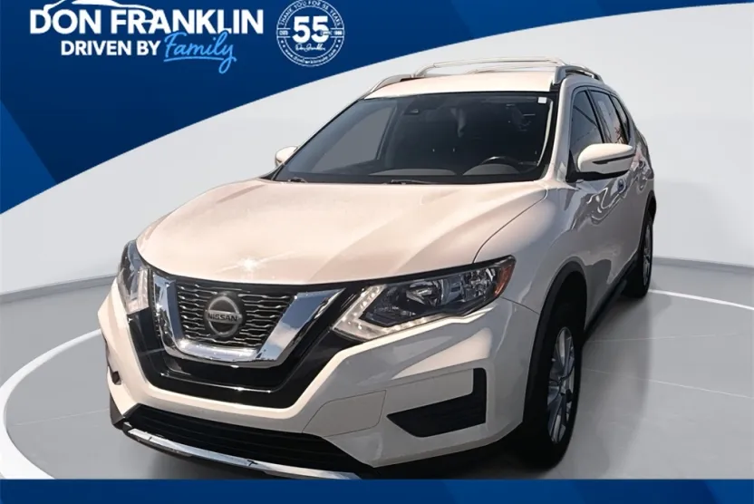 2020 Nissan Rogue SV photo 1
