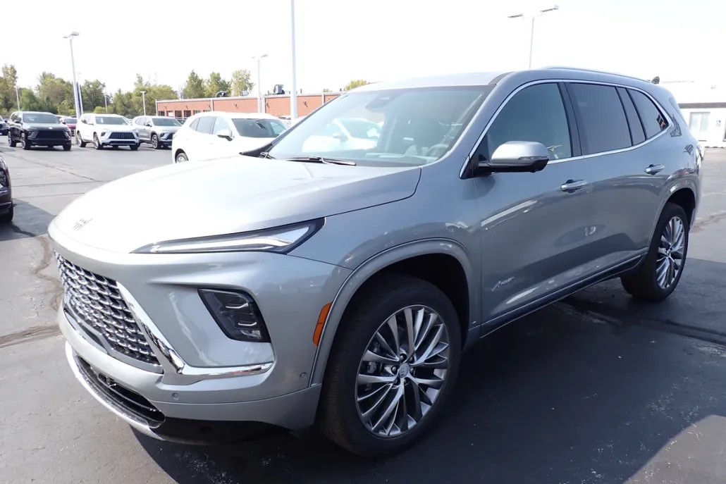 2026 Buick Enclave Avenir photo 1