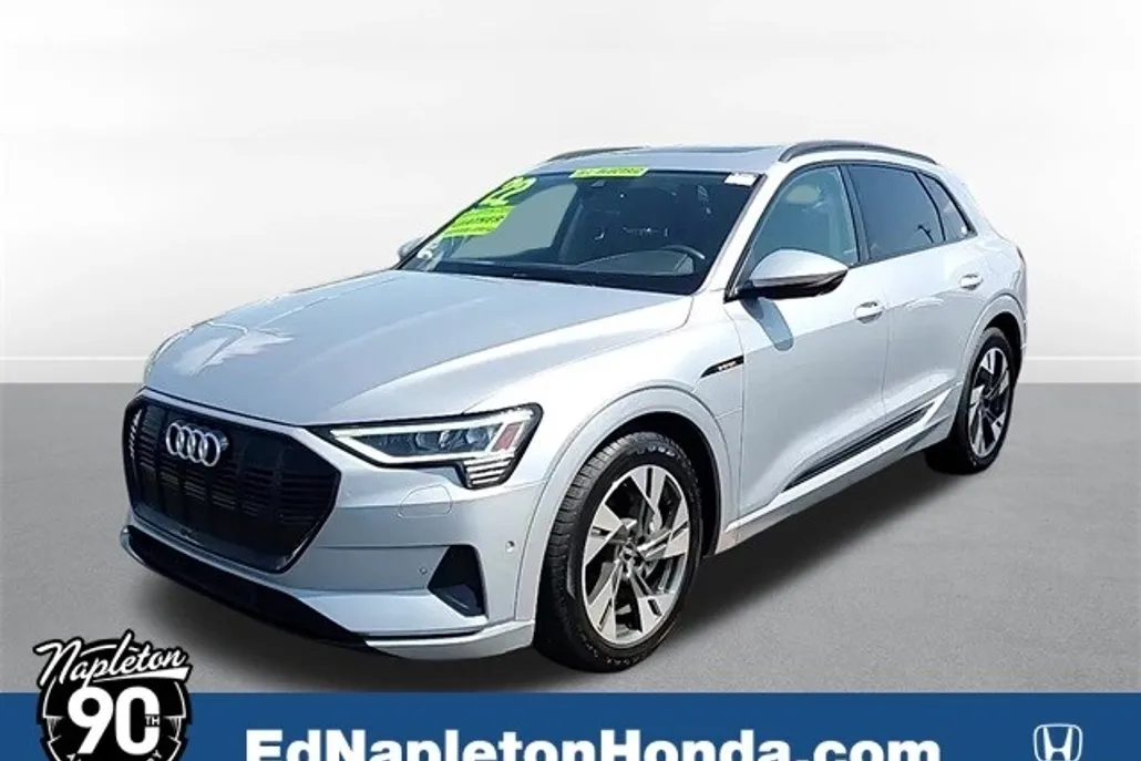 2022 Audi e-tron Premium photo 1