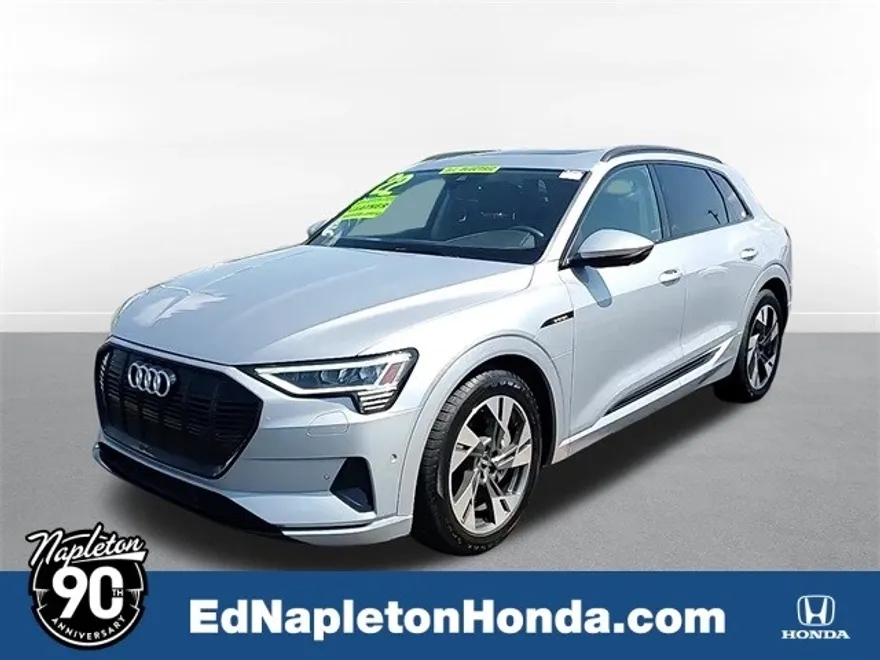 2022 Audi e-tron Premium photo 1