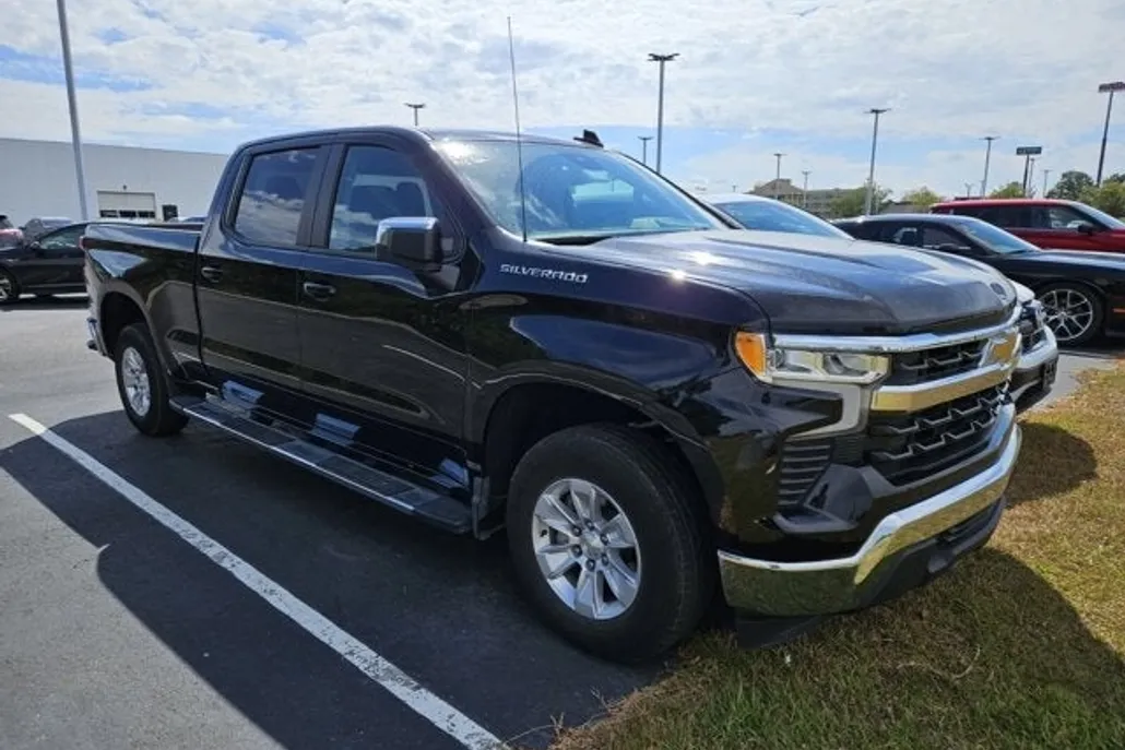 2024 Chevrolet Silverado 1500 LT photo 1